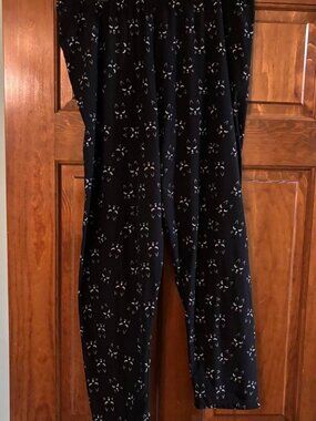 Plus Black White Cat Leggings 3x-5x Capri